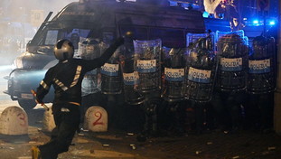 I criminali che la Sinistra coccola devastano Torino: 30 feriti. Meloni: "Lo Stato non arretra"