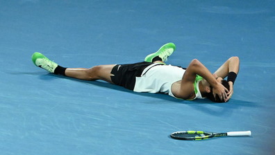 Alcaraz batte Djokovic ed entra nella storia: più giovane Grande Slam di Carriera