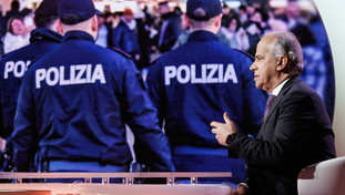 Piantedosi è una furia: “A Torino chiara matrice eversiva. I ‘pacifici' hanno coperto i violenti”