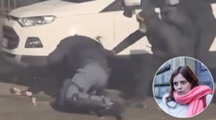 La solita Salis, cos&igrave; rovescia la verit&agrave; su Torino: "L'episodio del martello..."