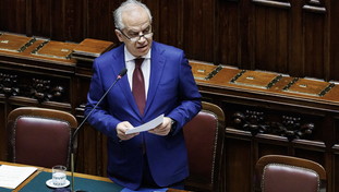 La maggioranza non arretra sui violenti: avanti con sgomberi e tutele per gli agenti