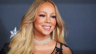 Mariah Carey canta "Nel blu dipinto di blu". Il video diventa virale