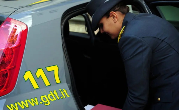 Maxi frode fiscale. Trasferiti all'estero 32.6 milioni, arrestato imprenditore