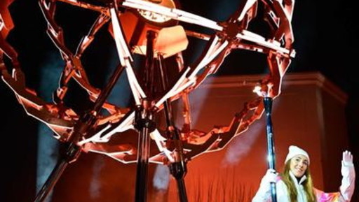 A Milano e Cortina accesa la fiamma olimpica. Il sogno azzurro può cominciare