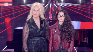 C'è posta per te leader in prima serata, tallonato da The Voice Kids. De Martino supera Gerry Scotti