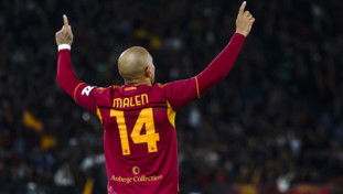 Super Malen, la Roma batte il Cagliari e aggancia il quarto posto