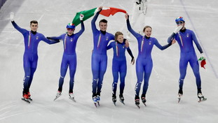 Italia d'oro nello short track staffetta mista. Fontana nella storia