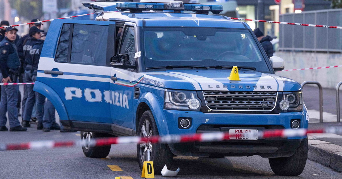 Milano, muore dopo la sparatoria: i poliziotti che si sono difesi ora sono indagati per omicidio