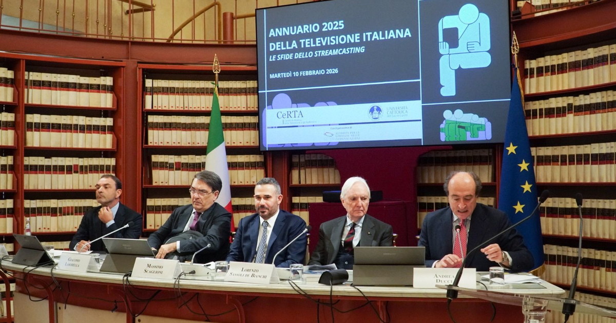 Italiani tutti pazzi per la tv: la guardano più di tre ore al giorno, 19,6 milioni gli spettatori