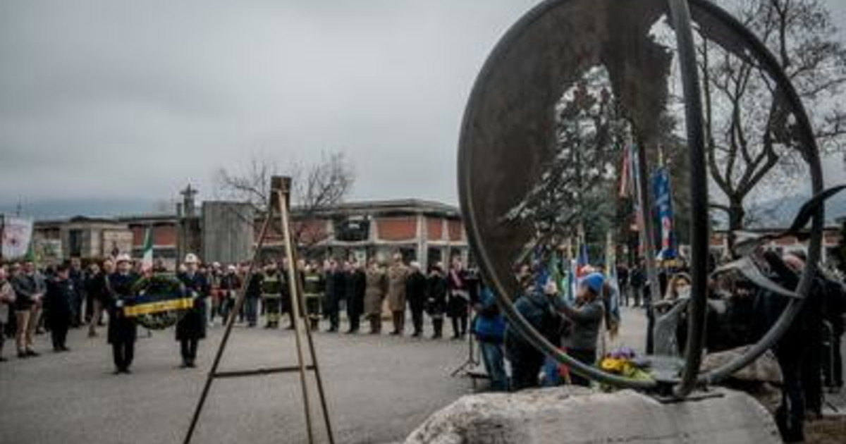 L'ultima offesa di Cambiare Rotta. Cosa ha detto il collettivo rosso