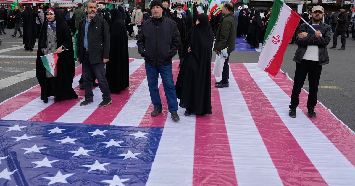 L'Iran mostra i muscoli: missili balistici e attacco simbolico a Usa e Israele