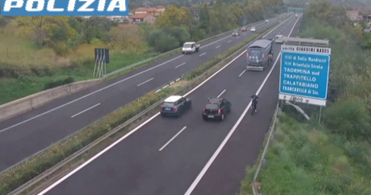 Fermato ciclista contromano su autostrada A18 nel Messinese, la bici era rubata