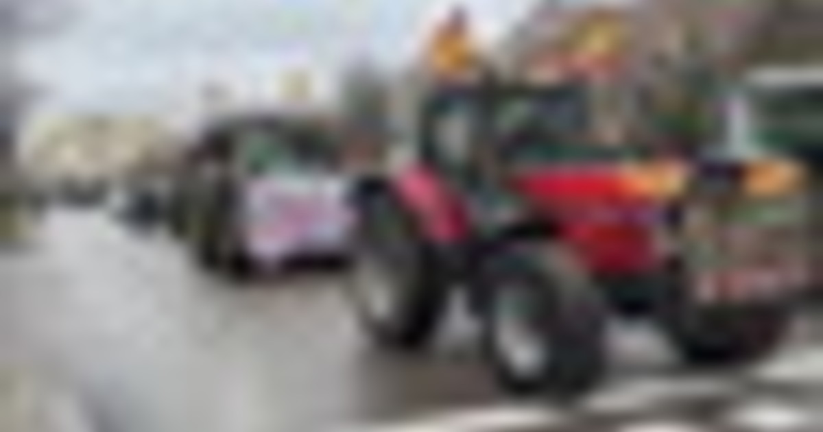 Madrid invasa dai trattori, la protesta contro l'accordo Ue-Mercosur