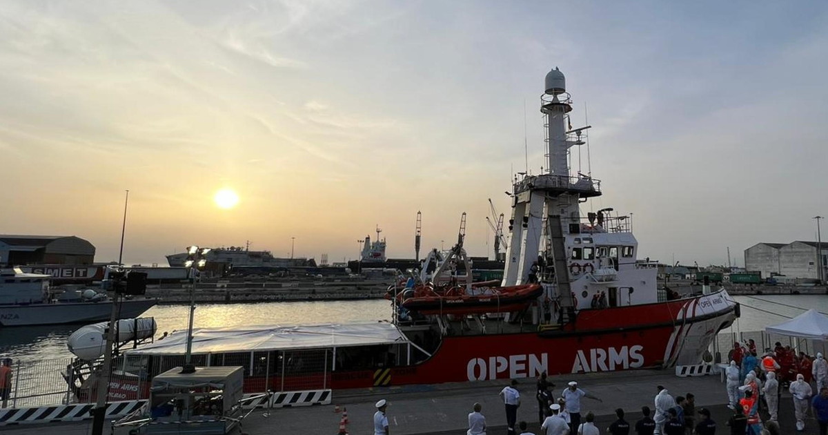 Migranti, il blocco navale fa impazzire le Ong: "Siamo sotto attacco"