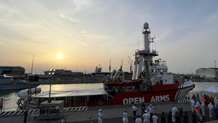 Migranti, il blocco navale fa impazzire le Ong: "Siamo sotto attacco"