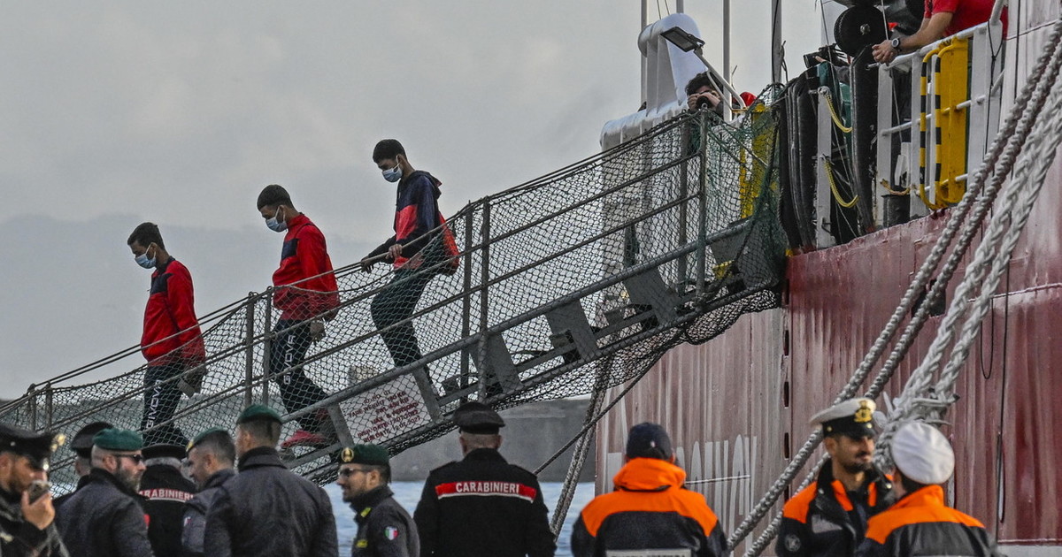 Blocco navale e nuove regole sui migranti: scacco matto a sinistra e Ong