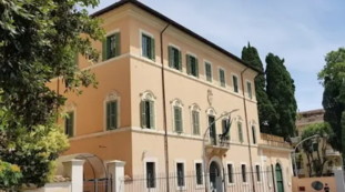 Roma, panico a Monteverde: si finge baby-sitter e tenta di rapire una bambina. Cos'è successo