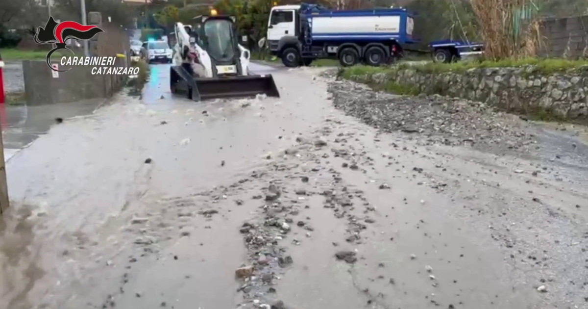 Frane e smottamenti a Catanzaro, carabinieri impegnati in tutta la provincia