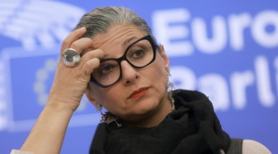 Dimissioni, Fratelli di Italia lancia la petizione per richiedere le dimissioni di Albanese