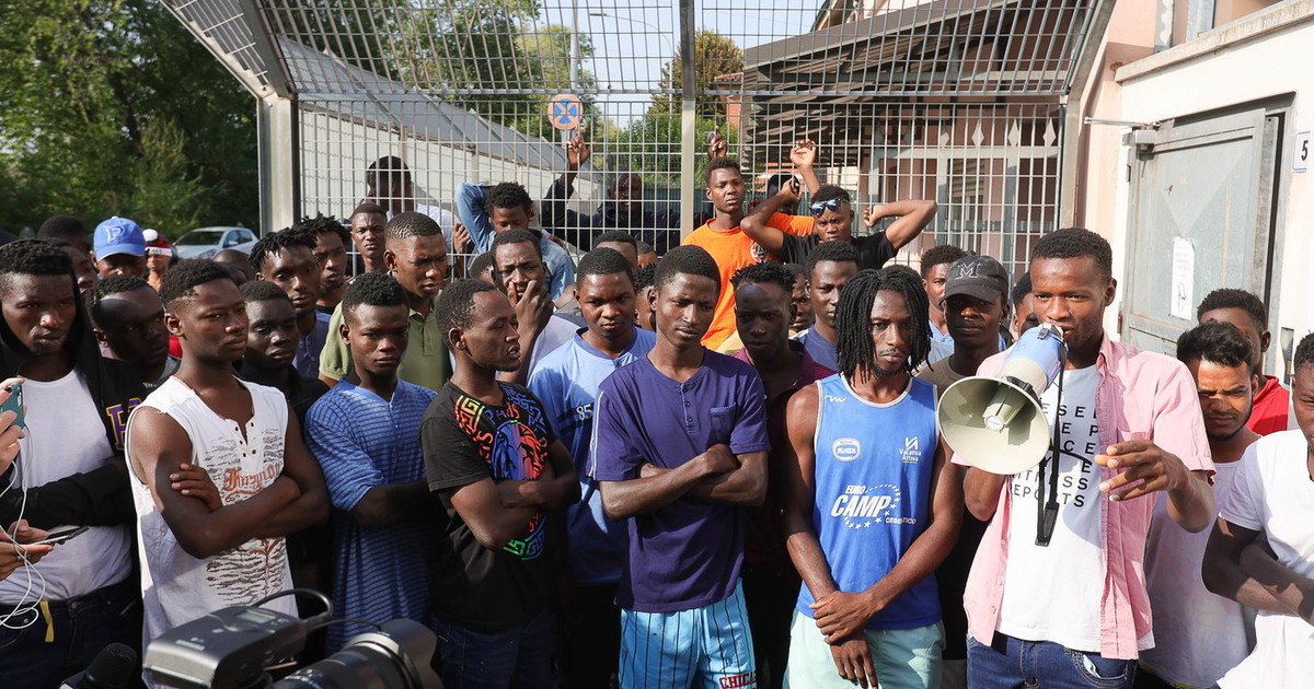 Quei medici accusati per falsi certificati salva-clandestini: le visite anti-rimpatrio