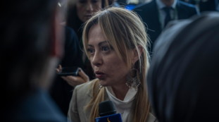 <span style= font-weight: bold;>Italia, l'invito come osservatore nel Board.&nbsp; Meloni:&nbsp;"Necessario". E su Merz...</span>