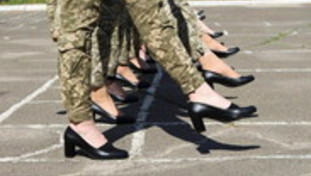 Ucraina, 70 mila donne soldato in guerra per Kiev. Molte pilotano droni