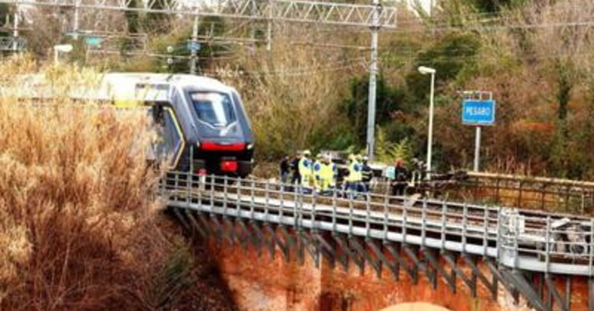 Treni, nuovi sabotaggi e ritardi fino a 190 minuti. Salvini: "Chi boicotta paghi i danni"