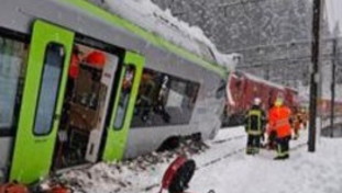 Svizzera, bufera di neve fa deragliare un treno. A bordo 80 passeggeri: ci sono feriti