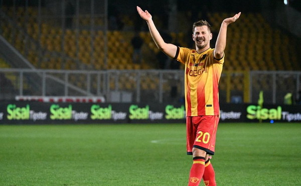 Cagliari-Lecce 0-2, tre punti salvezza per i salentini