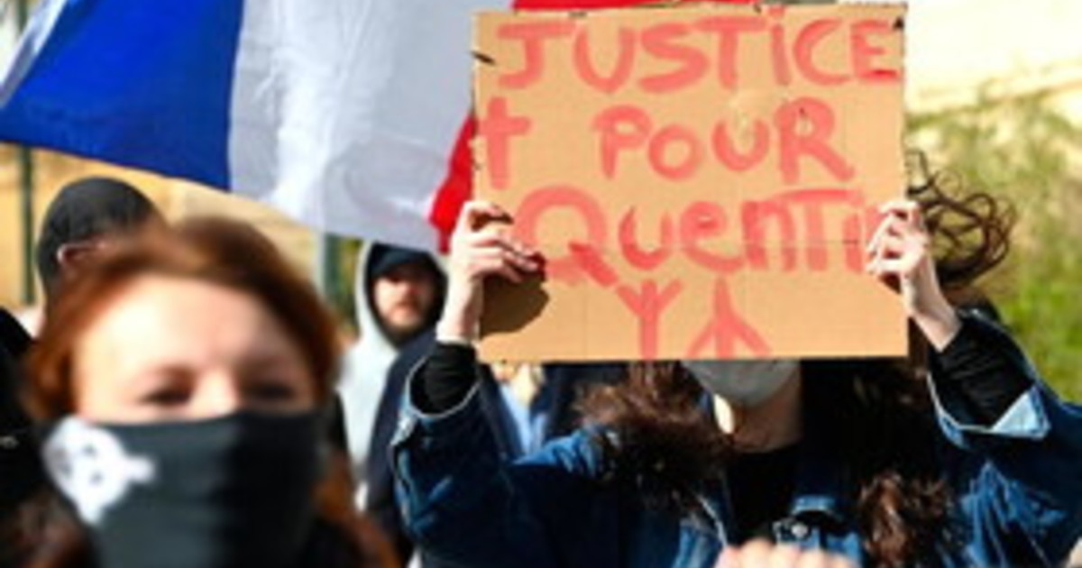 Francia: odio e caos. Militante di destra trucidato, bufera sul partito di Mélenchon