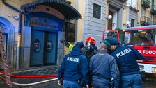 Napoli, crolla la volta del teatro Sannazaro. Il sindaco: È tutto distrutto
