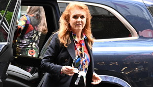 Altro terremoto Epstein sui reali. Fergie smentita: Sono al tuo servizio