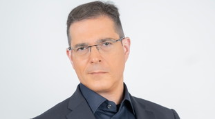 Immagina Elly Schlein a Palazzo Chigi con Bonelli e Fratoianni: un incubo