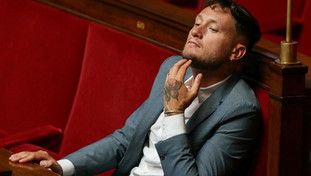 Omicidio Deranque, sinistra francese nella bufera: scaricato l'assistente arrestato