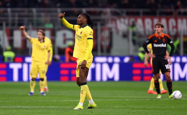 Leao risponde a Nico Paz, il recupero Milan-Como finisce 1-1