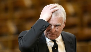 Famiglia reale in stato di choc: arrestato l'ex principe Andrea. Il precedente clamoroso