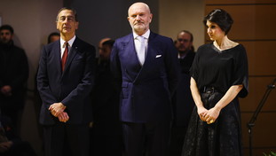 Botte da orbi Pucci-Fiorello. “Pseudo-comico”, la risposta social è una bordata