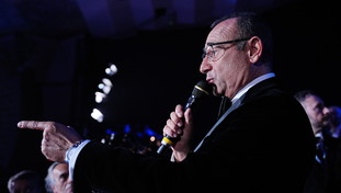 Carlo Conti también desenmascara las fake news sobre Meloni: 