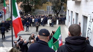 Acca Larentia, prosciolti i militanti indagati: quei saluti romani non sono reato