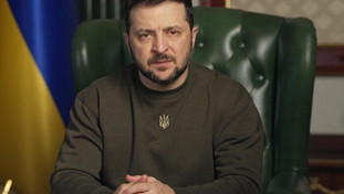 Zelensky denuncia: "Sia gli Usa che la Russia vogliono farci lasciare il Donbass"
