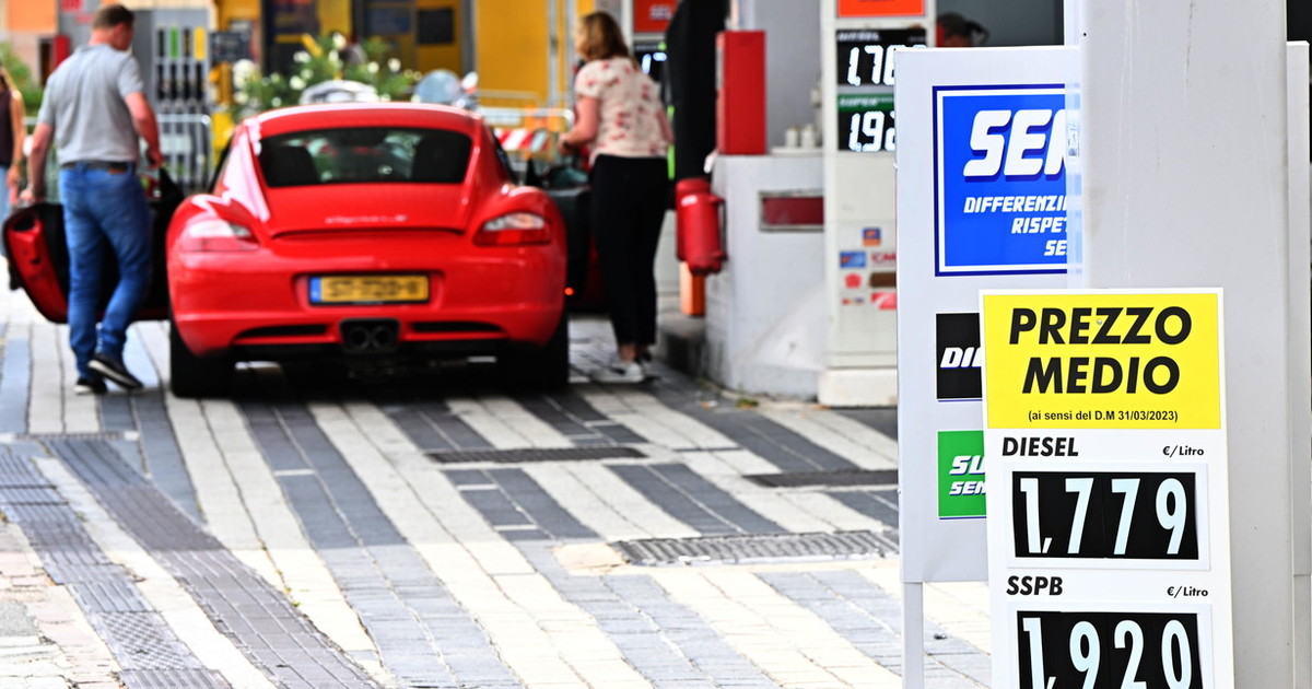 Weekend di rialzi sui prezzi dei carburanti: diesel ai massimi da tre mesi