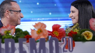 "Spontaneit&agrave; e leggerezza". L'ultimo Festival di Conti: la dedica a Pippo Baudo e il chiarimento su Meloni