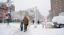 New York come non mai, storica tempesta di neve. Disagi e voli cancellati...