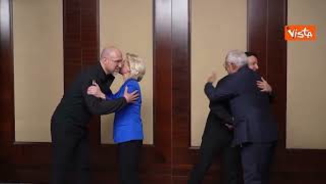 Zelensky accoglie a Kiev Von Der Leyen e Costa nel giorno del quarto anniversario della guerra