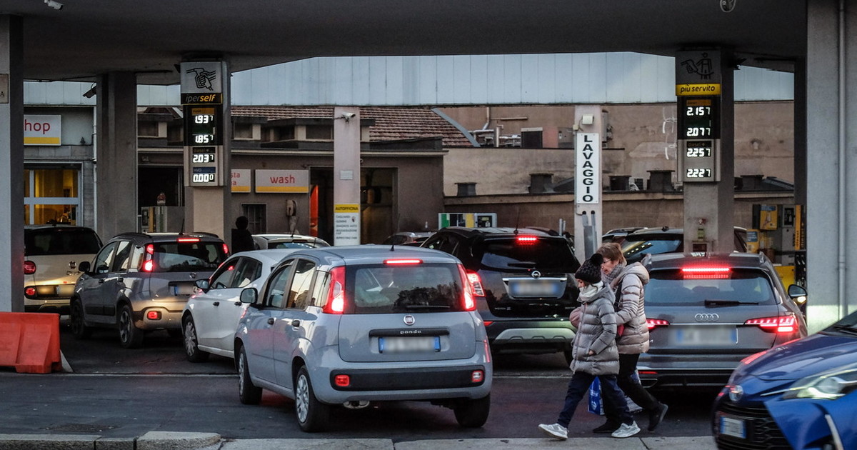 prezzi dei carburanti altri aumenti diesel ai massimi nell ultimo anno da Iltempo.it prezzi dei carburanti altri aumenti diesel ai massimi nell ultimo anno