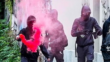 Remigrazione a Bolzano, scatta il contro-corteo Antifa: Via i neonazisti