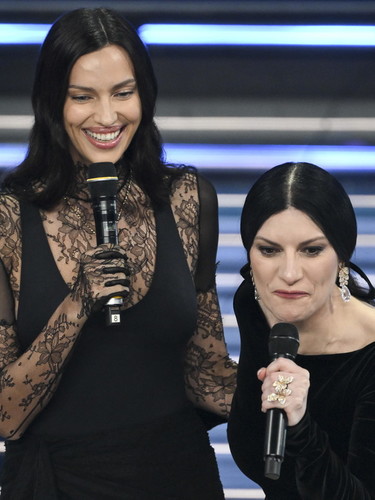 <span style=color: rgb(153, 0, 0);>Diretta Sanremo</span> | Arriva Irina. Premio alla carriera a Mogol, i premi ai giovani