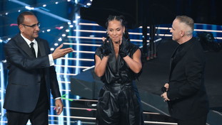 Sanremo, il verdetto degli ascolti. Stasera le cover: con Bianca Balti