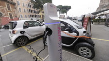 Ztl, le auto elettriche pagano dal 1° luglio. Quanto costa il pass