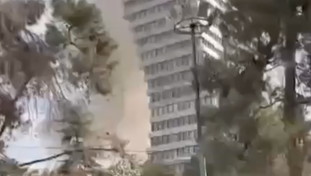 Iran, attaccato anche il palazzo dei servizi segreti. Il colpo di Usa e Israele al regime